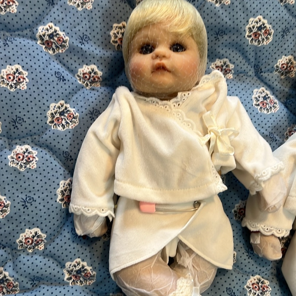 Twin Girl Goetz baby dolls, two newborns , rare - Picture 3 of 6